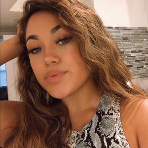 Meet your Posher, Malia